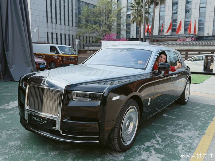 陈光标赠张雪1300万劳斯莱斯，赞其撑起中国摩托车希望|幻影|赛车|葡萄牙|南京|锦标赛_新浪体育_新浪新闻